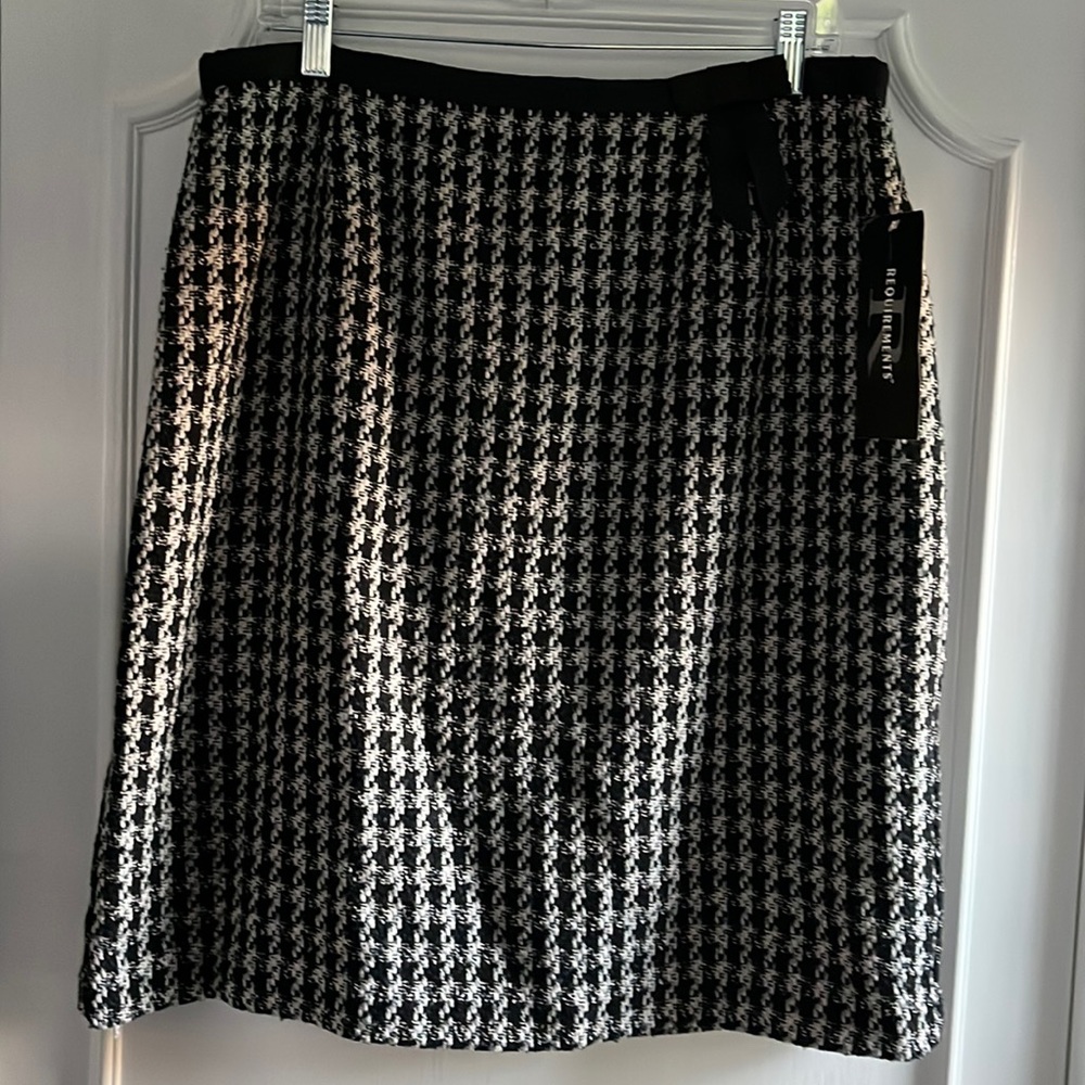 Requirements Skirt NWT